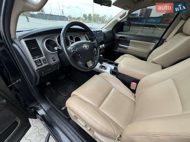 Внедорожник / Кроссовер Toyota Sequoia 2013 в Киеве