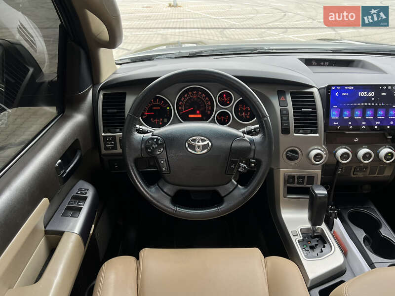 Внедорожник / Кроссовер Toyota Sequoia 2013 в Киеве