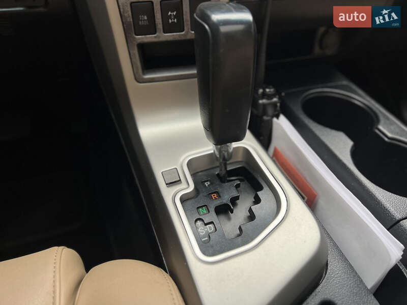 Внедорожник / Кроссовер Toyota Sequoia 2013 в Киеве