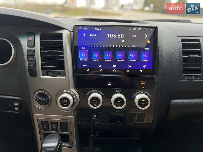 Внедорожник / Кроссовер Toyota Sequoia 2013 в Киеве