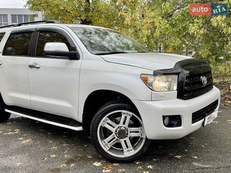 Внедорожник / Кроссовер Toyota Sequoia 2008 в Киеве