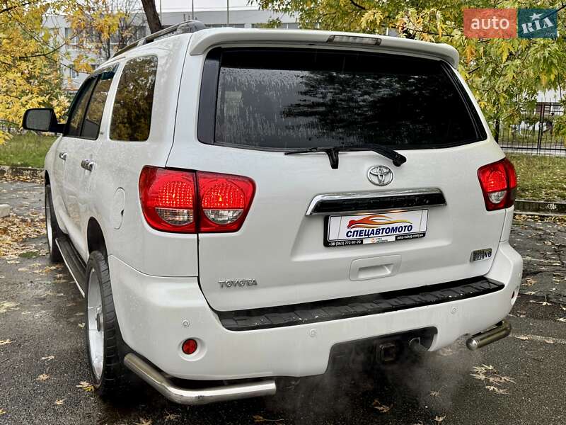 Внедорожник / Кроссовер Toyota Sequoia 2008 в Киеве