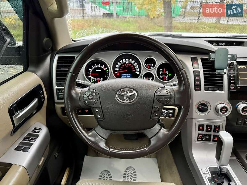Внедорожник / Кроссовер Toyota Sequoia 2008 в Киеве