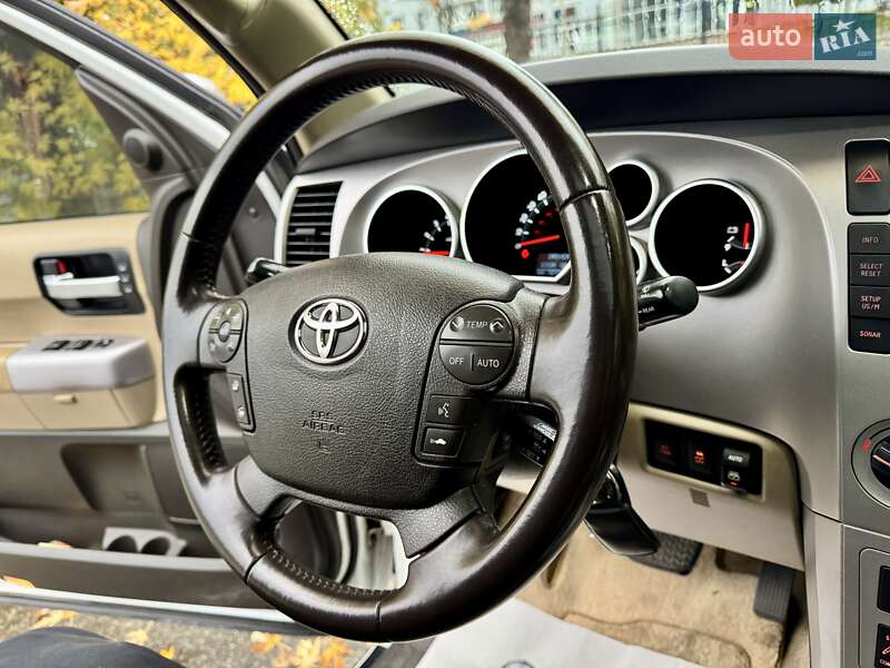 Внедорожник / Кроссовер Toyota Sequoia 2008 в Киеве