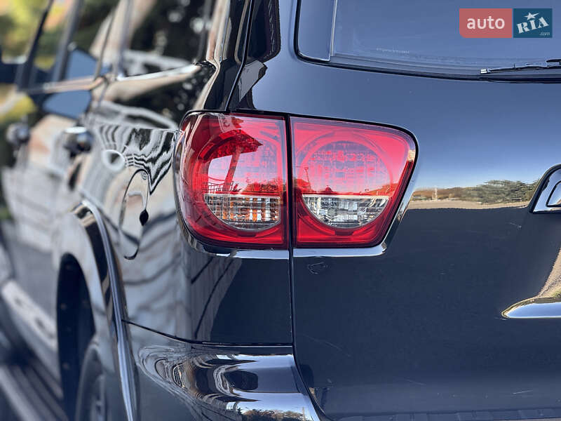 Внедорожник / Кроссовер Toyota Sequoia 2011 в Тернополе