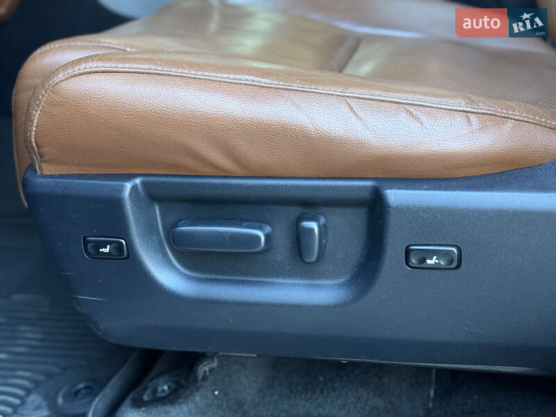 Внедорожник / Кроссовер Toyota Sequoia 2011 в Тернополе