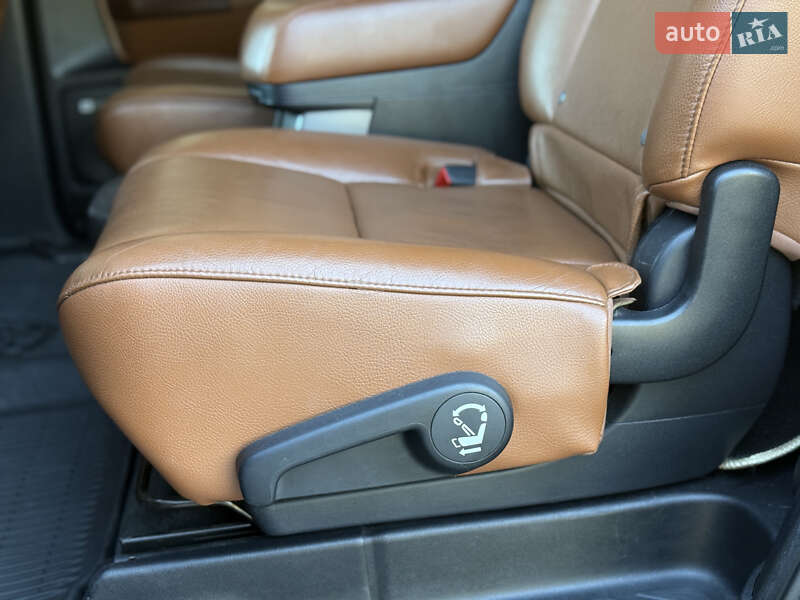 Внедорожник / Кроссовер Toyota Sequoia 2011 в Тернополе