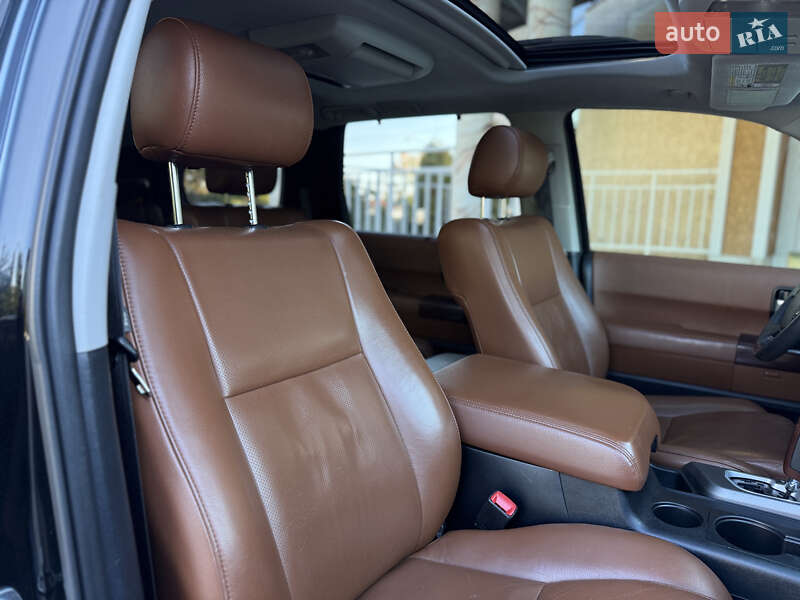 Внедорожник / Кроссовер Toyota Sequoia 2011 в Тернополе