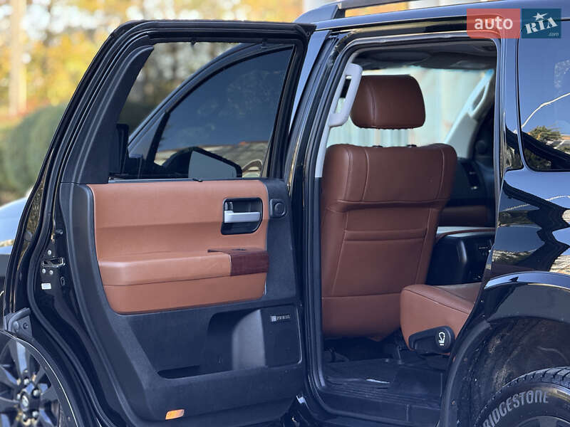 Внедорожник / Кроссовер Toyota Sequoia 2011 в Тернополе