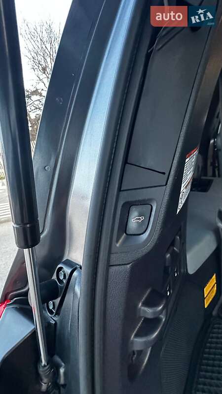 Внедорожник / Кроссовер Toyota Sequoia 2015 в Одессе фото 19 Внедорожник / Кроссовер Toyota Sequoia 2015 в Одессе