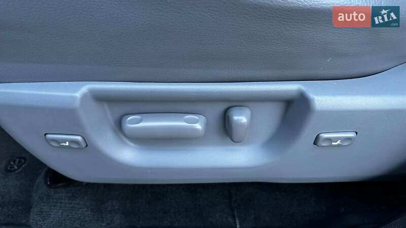 Внедорожник / Кроссовер Toyota Sequoia 2015 в Одессе фото 29 Внедорожник / Кроссовер Toyota Sequoia 2015 в Одессе