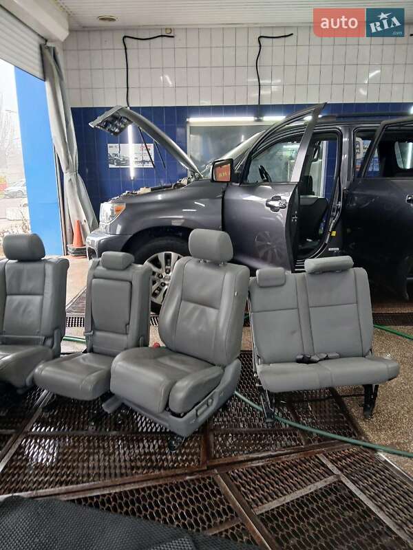 Внедорожник / Кроссовер Toyota Sequoia 2015 в Одессе фото 46 Внедорожник / Кроссовер Toyota Sequoia 2015 в Одессе