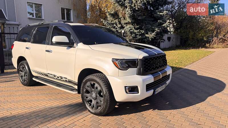 Внедорожник / Кроссовер Toyota Sequoia 2016 в Киеве