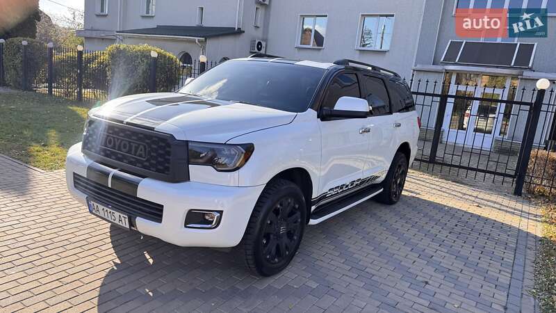 Внедорожник / Кроссовер Toyota Sequoia 2016 в Киеве