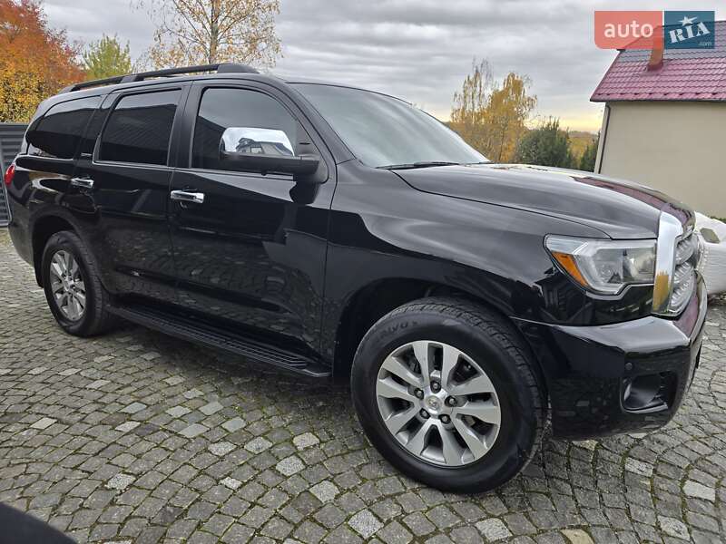 Внедорожник / Кроссовер Toyota Sequoia 2016 в Ужгороде
