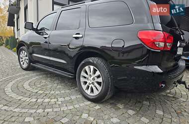 Позашляховик / Кросовер Toyota Sequoia 2016 в Ужгороді