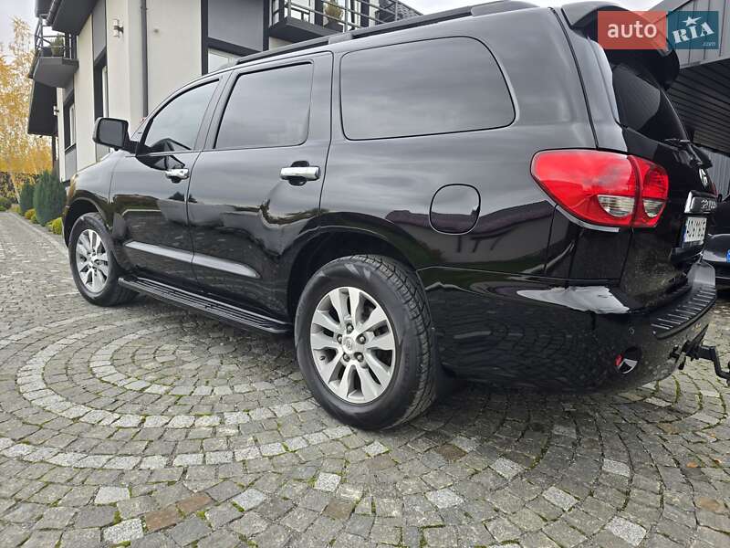 Внедорожник / Кроссовер Toyota Sequoia 2016 в Ужгороде
