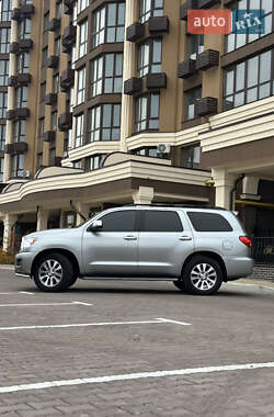 Внедорожник / Кроссовер Toyota Sequoia 2015 в Киеве