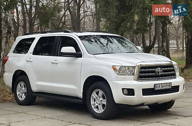 Внедорожник / Кроссовер Toyota Sequoia 2014 в Киеве