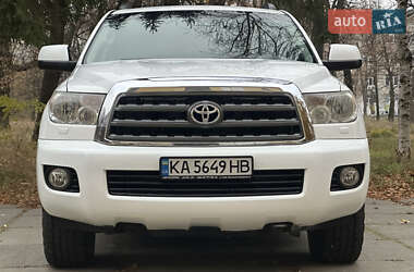 Внедорожник / Кроссовер Toyota Sequoia 2014 в Киеве
