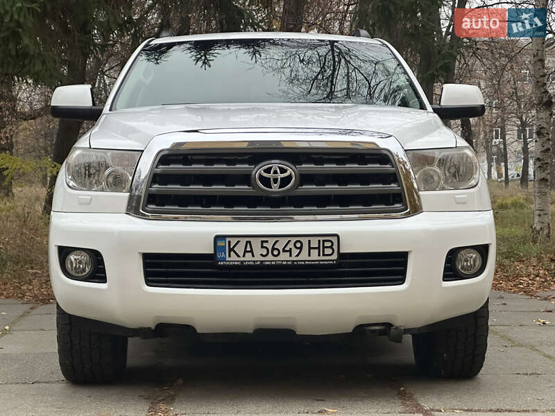 Позашляховик / Кросовер Toyota Sequoia 2014 в Києві