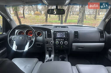 Внедорожник / Кроссовер Toyota Sequoia 2014 в Киеве