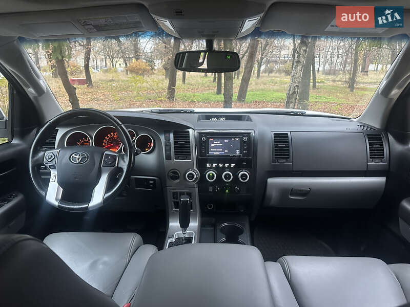 Позашляховик / Кросовер Toyota Sequoia 2014 в Києві