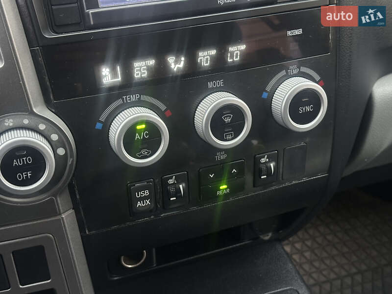 Позашляховик / Кросовер Toyota Sequoia 2014 в Києві