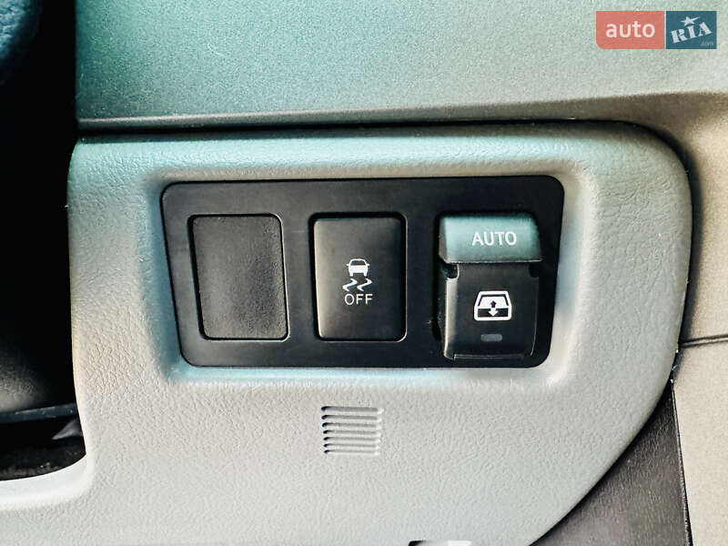 Позашляховик / Кросовер Toyota Sequoia 2015 в Києві