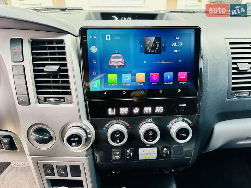 Позашляховик / Кросовер Toyota Sequoia 2015 в Києві