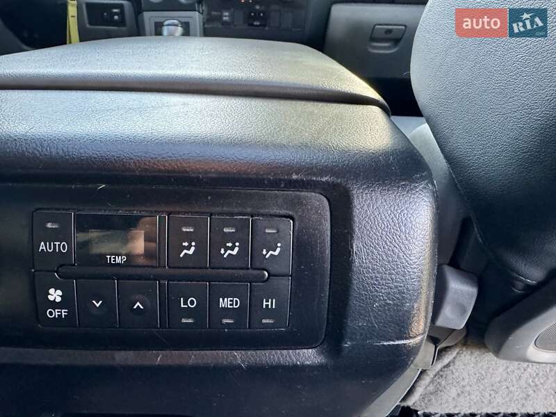 Позашляховик / Кросовер Toyota Sequoia 2011 в Києві фото 36 Позашляховик / Кросовер Toyota Sequoia 2011 в Києві