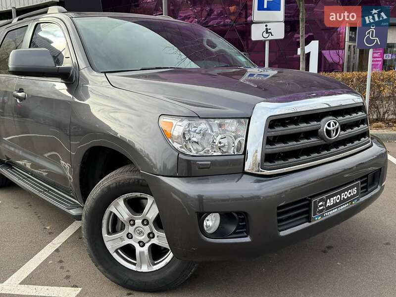 Внедорожник / Кроссовер Toyota Sequoia 2014 в Киеве