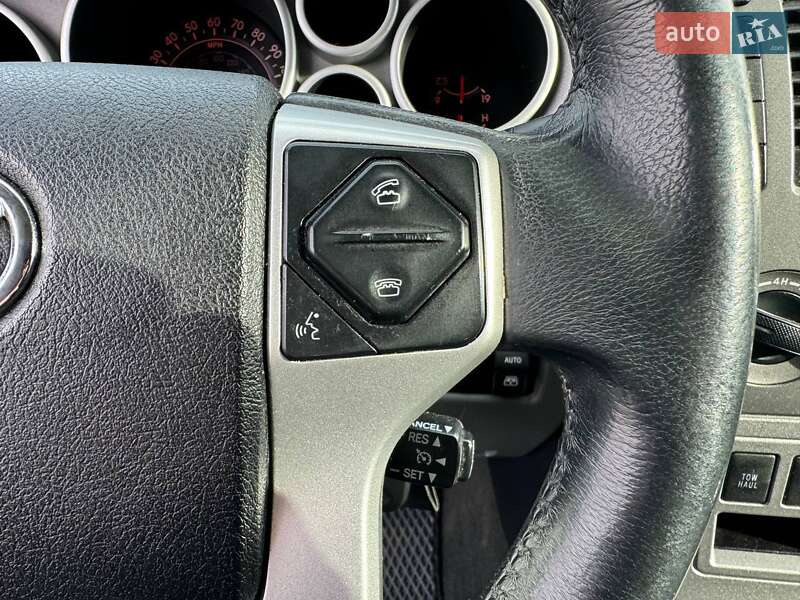 Внедорожник / Кроссовер Toyota Sequoia 2014 в Киеве