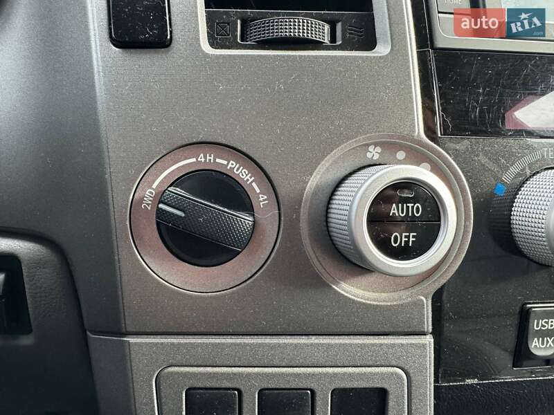 Внедорожник / Кроссовер Toyota Sequoia 2014 в Киеве