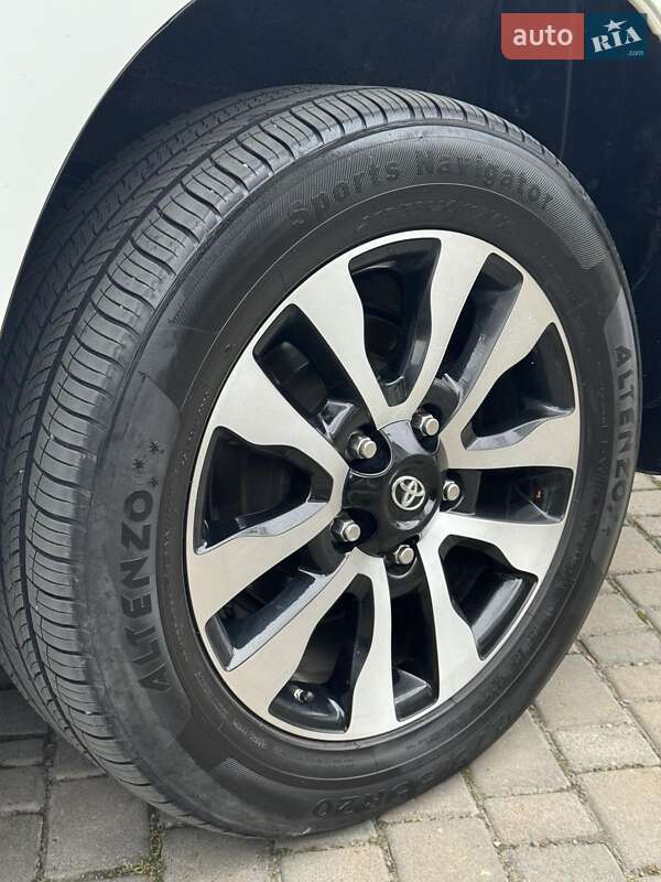 Внедорожник / Кроссовер Toyota Sequoia 2013 в Ивано-Франковске