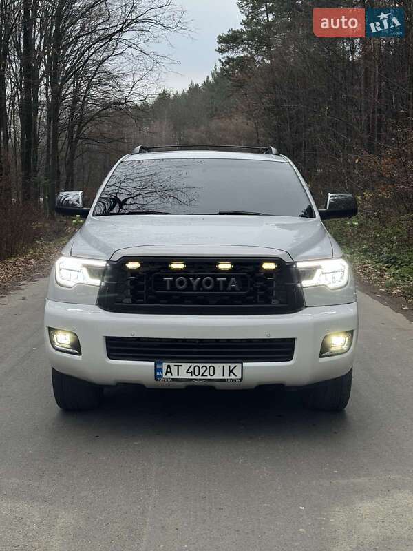 Внедорожник / Кроссовер Toyota Sequoia 2013 в Ивано-Франковске