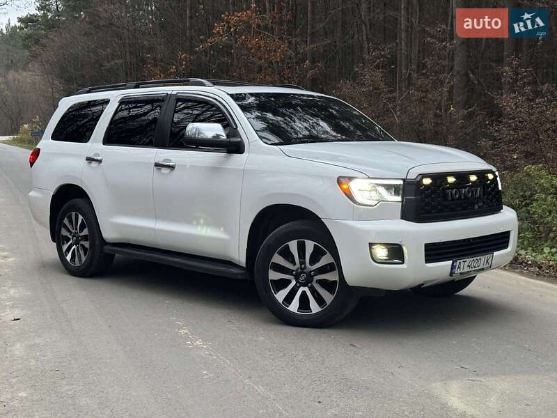 Внедорожник / Кроссовер Toyota Sequoia 2013 в Ивано-Франковске