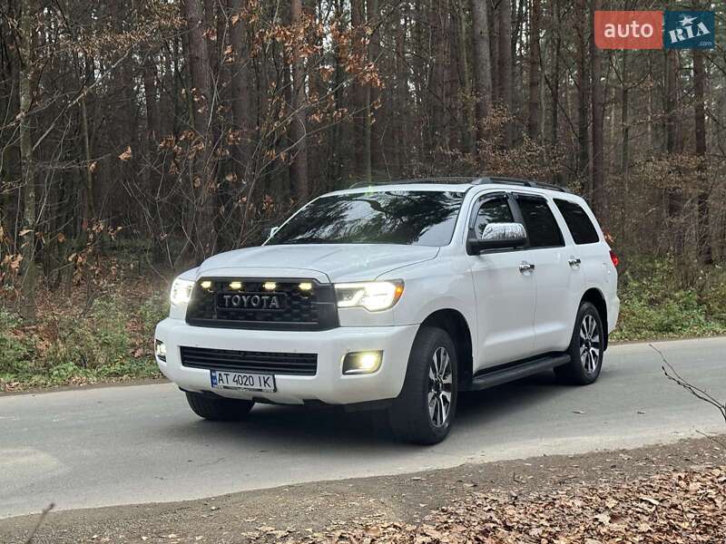 Внедорожник / Кроссовер Toyota Sequoia 2013 в Ивано-Франковске