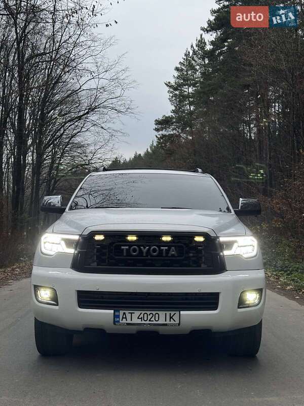 Внедорожник / Кроссовер Toyota Sequoia 2013 в Ивано-Франковске