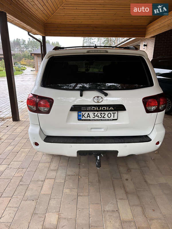 Позашляховик / Кросовер Toyota Sequoia 2018 в Києві