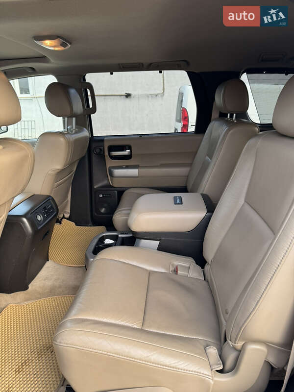 Внедорожник / Кроссовер Toyota Sequoia 2008 в Черновцах
