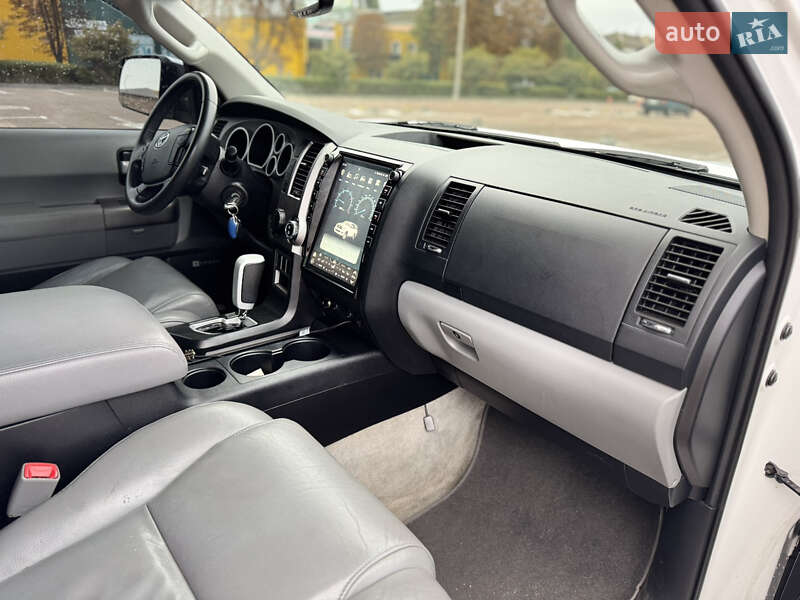 Внедорожник / Кроссовер Toyota Sequoia 2011 в Житомире