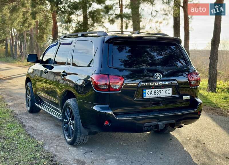 Позашляховик / Кросовер Toyota Sequoia 2011 в Києві