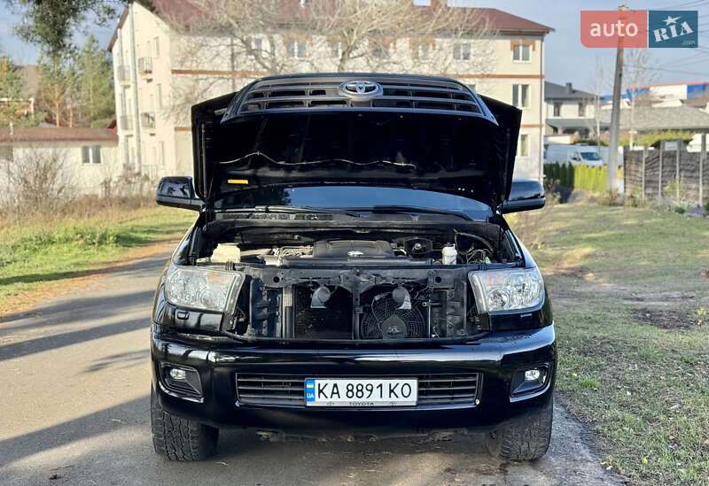 Позашляховик / Кросовер Toyota Sequoia 2011 в Києві