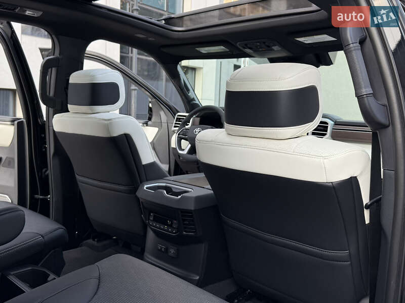 Позашляховик / Кросовер Toyota Sequoia 2025 в Києві