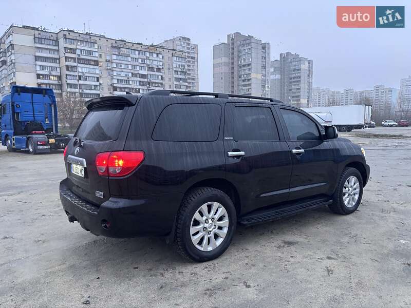Позашляховик / Кросовер Toyota Sequoia 2016 в Києві