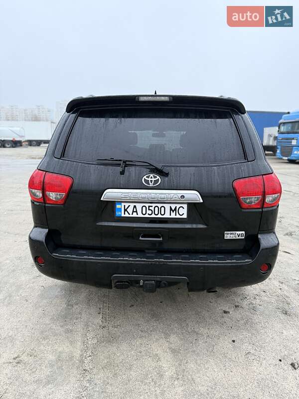 Позашляховик / Кросовер Toyota Sequoia 2016 в Києві