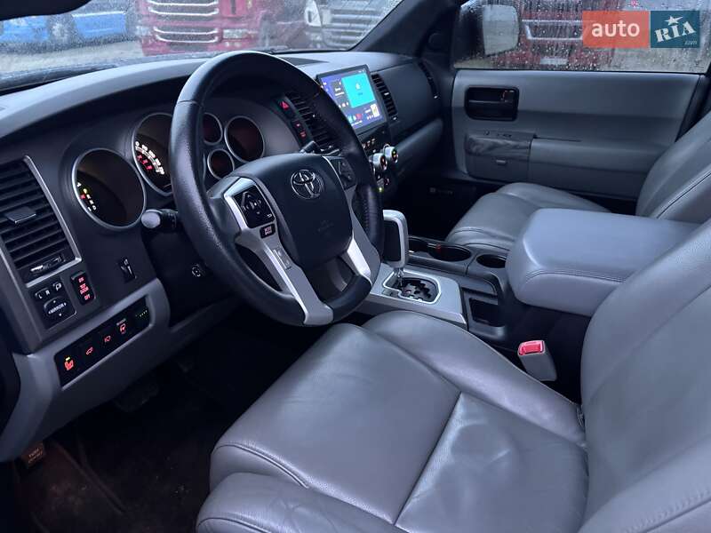 Позашляховик / Кросовер Toyota Sequoia 2016 в Києві