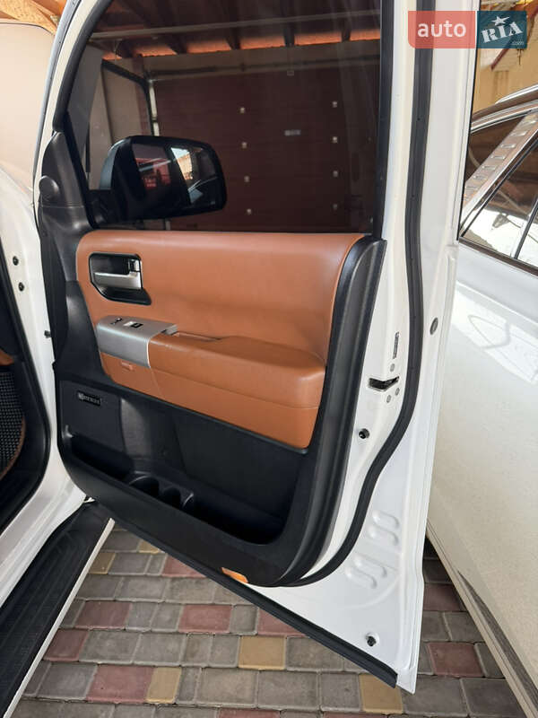 Внедорожник / Кроссовер Toyota Sequoia 2008 в Одессе