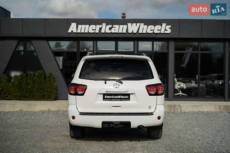 Позашляховик / Кросовер Toyota Sequoia 2018 в Чернівцях
